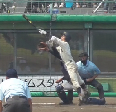 高校野球 神スクイズ 打席から飛んで バットを投げて スリーバントスクイズ成功 あざす報